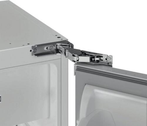 Bauknecht BKSI 9 GF 2 Türscharnier